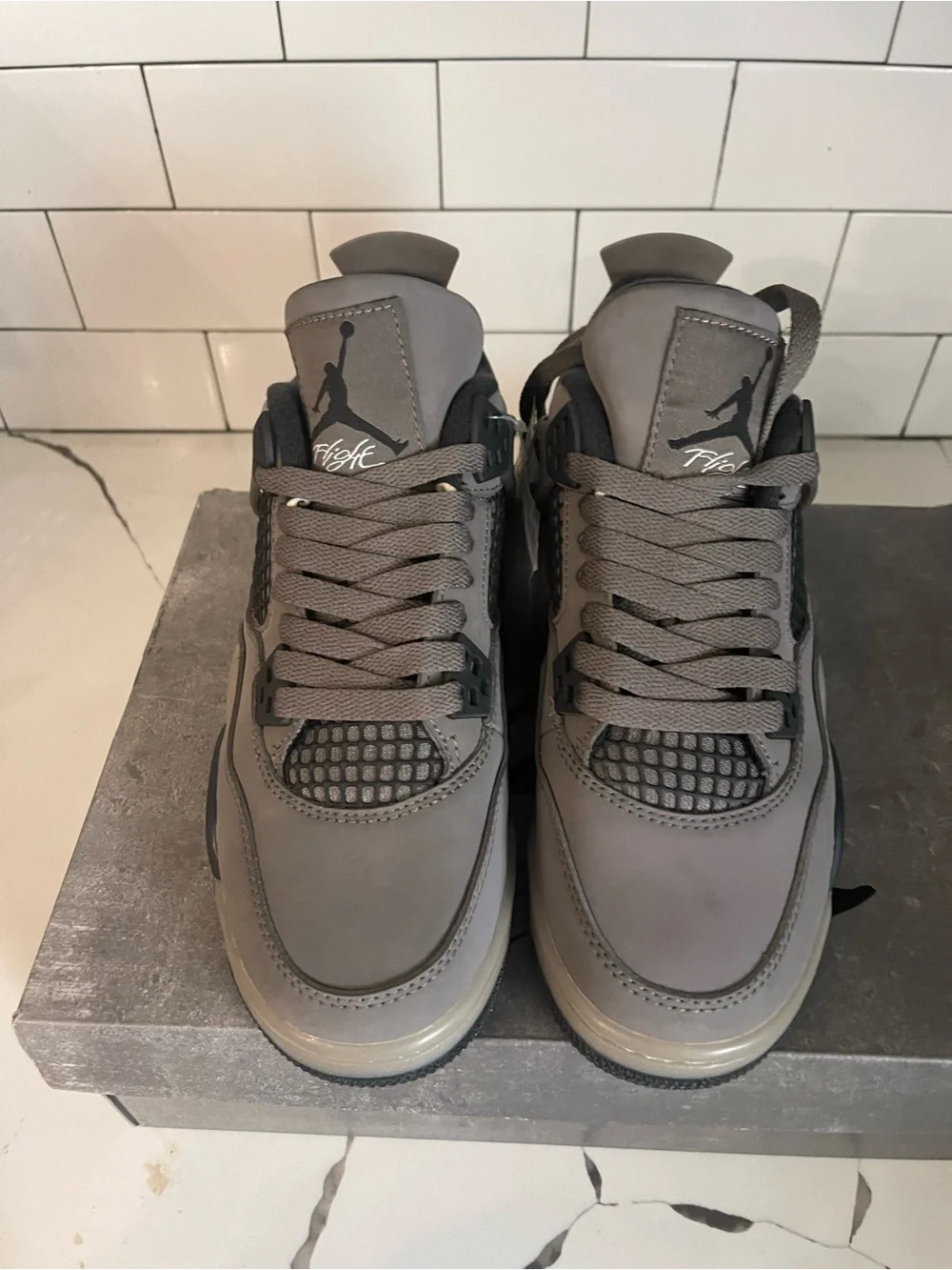 Men’s Retro 4 Cave Stone Size 5.5.